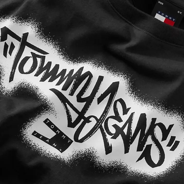 CAMISETA FIT REGULAR LOGO GRAFITTI HOMBRE TOMMY JEANS