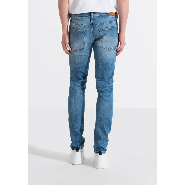 VAQUERO HOMBRE  MORATO JEANS TAPERED OZZY IN BLUE STR